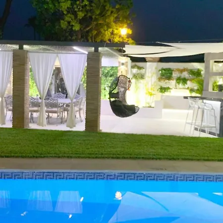 Holiday home Turrion Fuer 14 Personen In Marbella