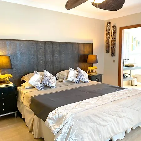 Turrion Fuer 14 Personen In Holiday home Marbella