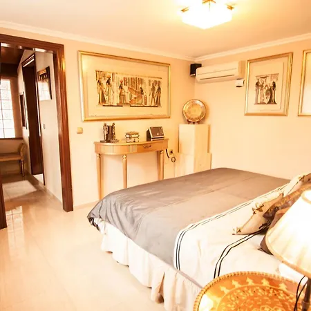 Turrion Fuer 14 Personen In Holiday home